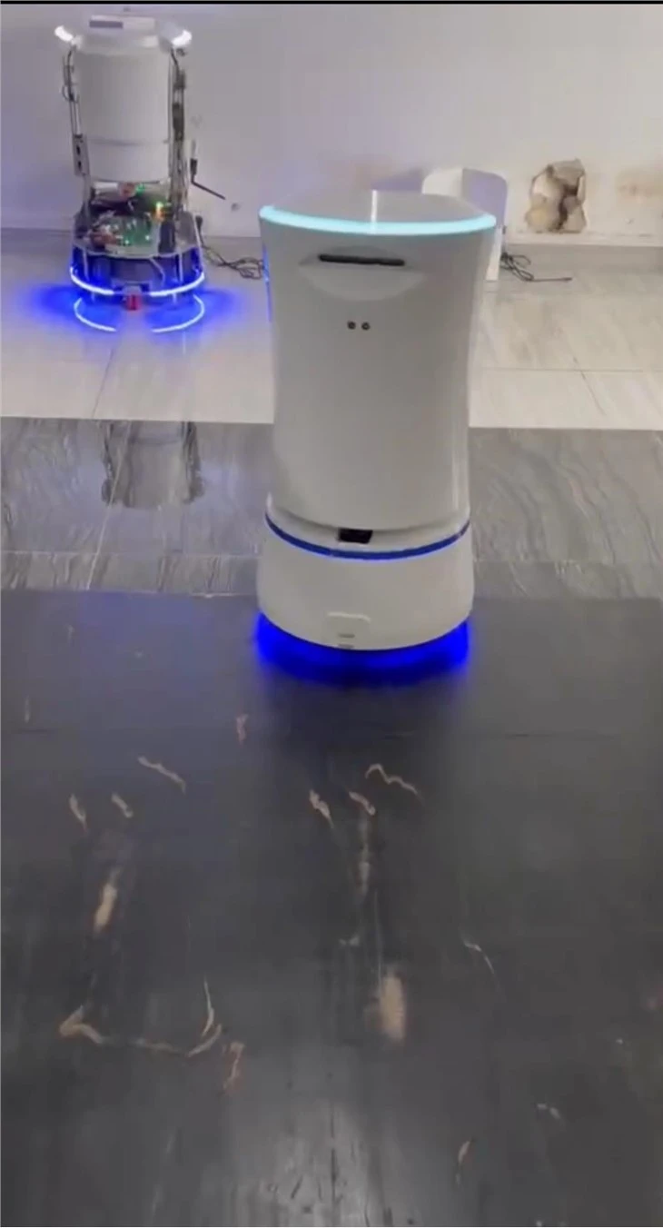 ROBOT inteligente de entrega de mercancías